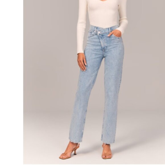 Abercrombie & Fitch Denim - Abercrombie and Fitch the 90s Straight Ultra High Rise Jeans Size 32 / Size 14